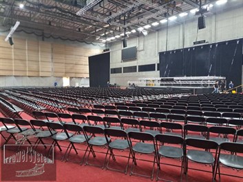 Budowa estrdy pod występ Zespółu Pieśni i Tańca "Śląsk" oraz Mazowsze