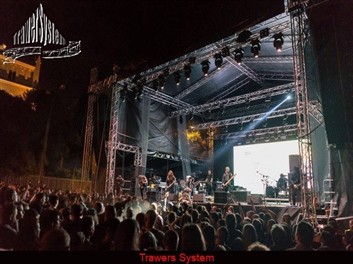 Konstrukcja sceny wybudowana na Błoniach pod Zamkiem Lubelskim na koncert inne brzmienia 2019