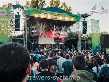 Budowa sceny estradowej na Kozienalia w Lublinie, koncerty na terenie browarów lubelskich PERŁA